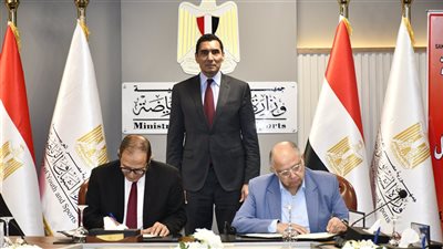 وزير الرياضة يشهد توقيع بروتوكول رعاية بين اتحاد الدراجات وشركة سقارة 
