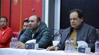 محمد أبو العينين مع لاعبي سيراميكا 