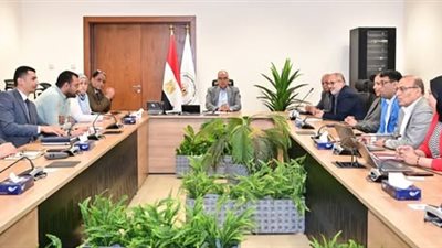 وزير الري يتابع أعمال حماية الشواطئ وتكريك بواغيز الصيد بجمصة ورشيد