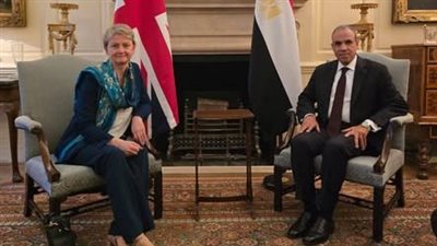 وزيرا خارجية مصر والمملكة المتحدة يبحثان سبل تعزيز العلاقات الثنائية 