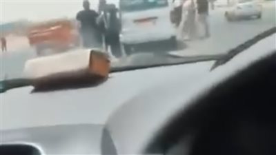 القصة الكاملة لتعدي سائق ميكروباص على مسن وإجباره على النزول