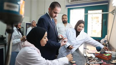 جولة لنائب وزير الصحة بمستشفيات الأسكندرية 