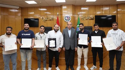 محافظ المنيا يكرّم فريق العمل التطوعي المشارك في تطوير قاعات الديوان العام 