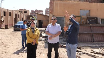 محافظ القليوبية يطمئن أهالي قها: هدم مدخنة «قها للأغذية المحفوظة» يتم بأمان كامل