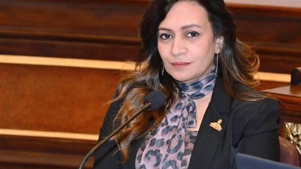 نيفين فارس 
