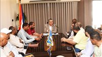 ضوابط استخدام أرصفة السكة الحديد لإعادة الانضباط بالشوارع والأرصفة فى أسوان