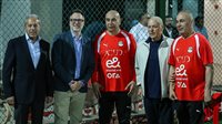 هيثم حسن ينضم لمعسكر المنتخب.. وسفير كندا يزور المران