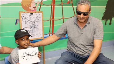 بالصور.. «أورام الأقصر» تطلق ورشة فنية لتعليم الأطفال المرضى فنون الخط العربي