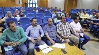 نائب محافظ المنيا يعقد اجتماعًا لمتابعة ملف تراخيص المحال العامة
