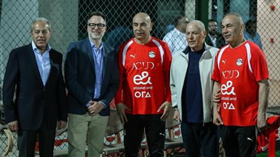 هيثم حسن ينضم لمعسكر المنتخب.. وسفير كندا يزور المران
