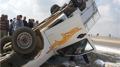 إصابة 8 أشخاص في انقلاب سيارة ربع نقل على الطريق الصحراوي الغربي بالمنيا