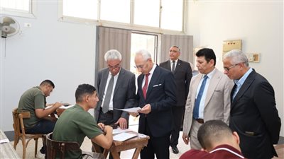 رئيس جامعة المنيا يواصل جولاته التفقدية للامتحانات بكليات العلوم والتربية والزراعة والحاسبات والمعلومات 