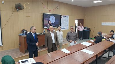 رئيس جامعة دمياط يتفقد لجان الامتحانات ويطمئن على انتظام العملية الامتحانية