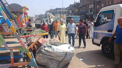 حي غرب شبرا الخيمة يشن حملة مكبرة لإزالة الإشغالات والنباشين بشارع أحمد عرابي