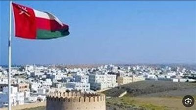 سلطنة عمان تعلن رصد جسم يُشتبه في كونه لغمًا بحريًا بمضيق هرمز وتحذر السفن من الاقتراب