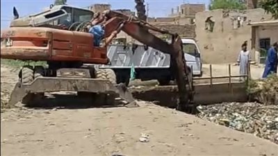 استجابة لـ «النبأ».. الأجهزة التنفيذية بالأقصر تنهي أزمة انسداد ترعة «الفضلية» بالقرنة