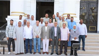 محافظ المنيا يعقد اجتماعًا موسعًا مع تجار الجملة تمهيدًا لتشغيل سوق بني مزار الحضاري