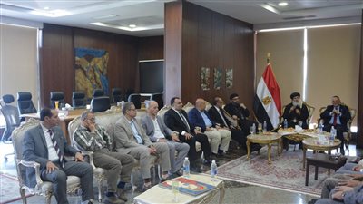 رئيس جامعة دمياط يؤكد قوة الوحدة الوطنية خلال استقبال وفد من الكنيسة