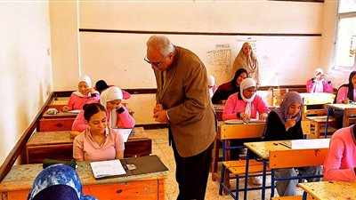 مدير تعليم البحر الأحمر يتفقد لجان الشهادة الإعدادية ويؤكد: توفير الأجواء المناسبة للطلاب