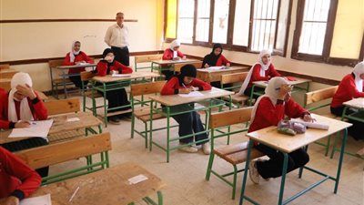أولياء أمور مصر عن امتحان العربى بالجيزة: متوسط وملاحظات على التعبير.. والنحو يربك الطلاب