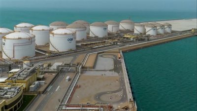 انفجار في ميناء الفحل العُماني.. واستمرار العمليات رغم توقف مؤقت