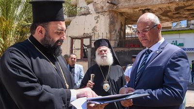 البابا ثيودوروس الثاني ومحافظ الإسكندرية يبحثان مشروعات تنموية وتعليمية جديدة 