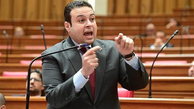 عبد المنعم إمام 