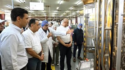 رئيس الوزراء يفتتح خط إنتاج جديد لمصنع شاى ببرج العرب الجديدة