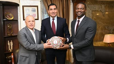 وزير الرياضة يلتقي الأمين العام للاتحاد الأفريقي لكرة القدم