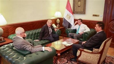 وزير الصحة يبحث مع السير مجدي يعقوب أحدث تطورات علاج أمراض القلب بالخلايا الجذعية