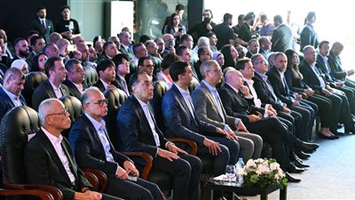 رئيس الوزراء يشهد مراسم إنتاج أول سيارة 