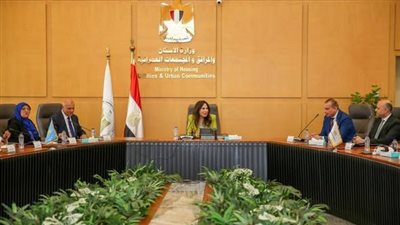 وزيرة الإسكان تتابع موقف مشروعات مياه الشرب والصرف الصحي
