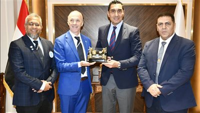وزير الشباب والرياضة يستقبل رئيس الاتحاد الدولي للكيك بوكسين