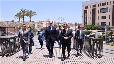 ندوة بكوبري دمياط التاريخي لتعريف المواطنين بالمشروعات الخضراء الذكية