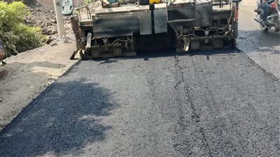 بالصور.. محافظ الغربية يتابع أعمال رصف طريق كفر كلا الباب بمركز السنطة