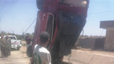 انقلاب سيارة زفاف بالغربية يُسفر عن إصابة عروس بكسور وكدمات.. صور