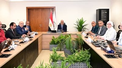 وزير الري يتابع خطة تطوير مصلحة الميكانيكا والكهرباء ورفع كفاءة محطات الرفع 