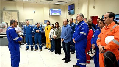  رئيس الوزراء يتفقد مواقع إنتاج الغاز الطبيعي بمنطقة غرب الدلتا العميقة