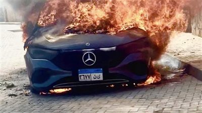 مالك مرسيدس EQE يفجر مفاجأة: سيارتي اشتعلت ذاتيًا وهي متوقفة وغير متصلة بالشحن