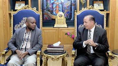 رئيس جامعة المنصورة يستقبل وفدًا تنزانيًا لبحث آفاق التعاون في التعليم والتدريب 