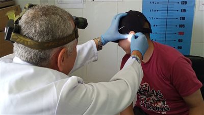 بقافلة طبية.. الكشف الطبي على 1764 مواطنًا من أهالي قرية 
