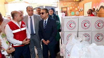 نظمها الهلال الأحمر بقويسنا.. محافظ المنوفيةيتفقد قافلة الكشف الطبي على الأطفال مجانا