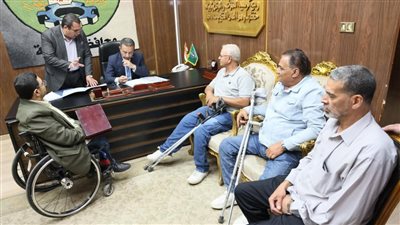 محافظ المنوفية يلتقي عدد من المواطنين ويبحث شكواهم ويتخذ إجراءات عاجلة