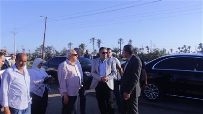 جولة ميدانية لمحافظ دمياط بقرية جمصة لمتابعة إنشاء موقف سيارات جديد