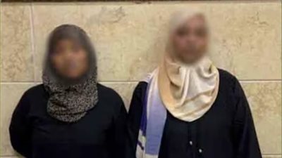 ضبط سيدتين لتعديهما على نجار بـ 