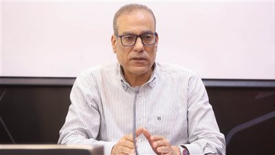 مصطفى عزام يجتمع مع مندوبي المناطق لمناقشة قواعد قيد وانتقالات اللاعبين