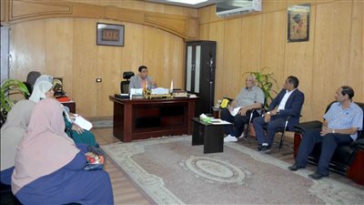 نائب محافظ الأقصر يبحث خطة تدريب لجنة التوظيف للعام المالي الجديد.. صور 