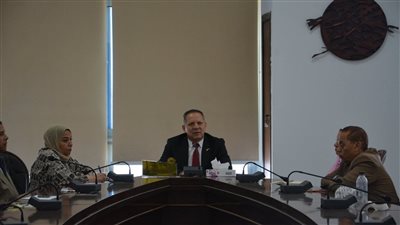 رئيس جامعة دمياط يبحث تطوير قسم تكنولوجيا التعليم 