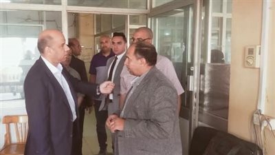 وزير العمل يفاجئ مكتب العاشر من رمضان ويؤكد: جميع خدمات الوزارة مجانية للمواطنين