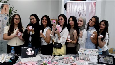الجامعة الألمانية بالقاهرة تعرض منتجات طلاب الصيدلة 
